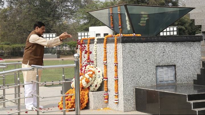 मुख्यमंत्री डॉ. यादव ने पुलवामा हमले की बरसी पर श्रद्धांजलि अर्पित की